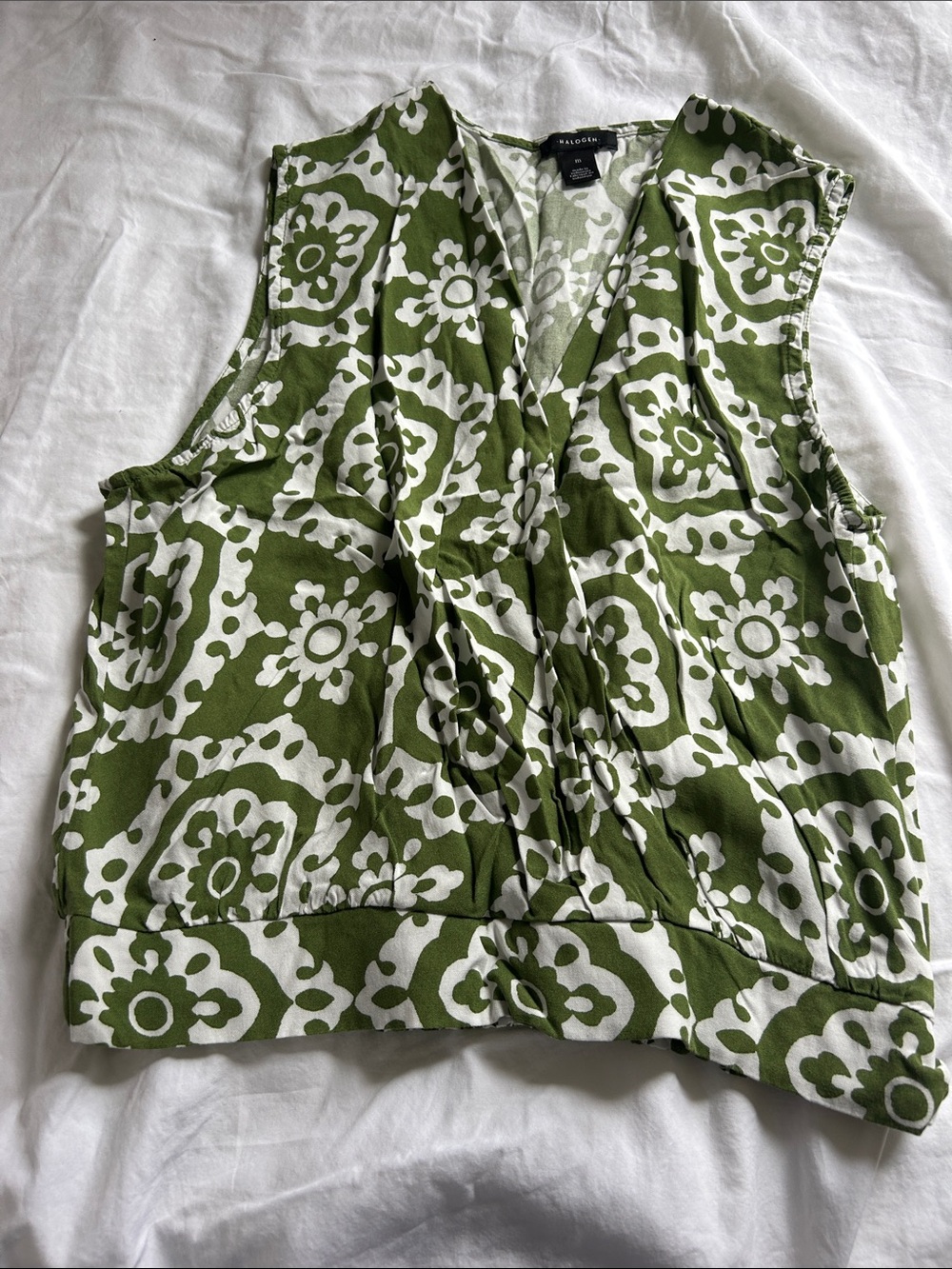 Halogen Green and White Sleeveless V-Neck Tank with Floral Motif